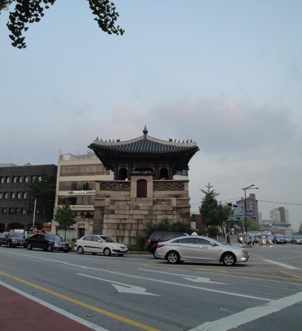 韓国、「世界でもっとも厳しい反汚職法」可決　公職者らが贈り物を受け取ることを禁止