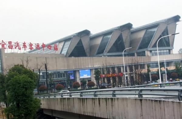 湖北・宜昌のバスターミナル建物、「まるで棺桶」と物議絶えず―中国メディア