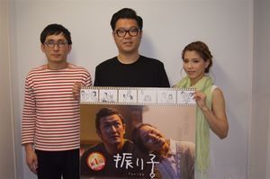 あさ実さんの生歌にシソンヌも感動! 映画『振り子』公開記念舞台挨拶 あさ実さんの生歌にシソンヌも感動! 映画『振り子』公開記念舞台挨拶