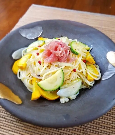 “生ハムとズッキーニのパスタ”
