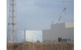 免震重要棟裏より2号機原子炉建屋を臨む（1月9日撮影）の画像