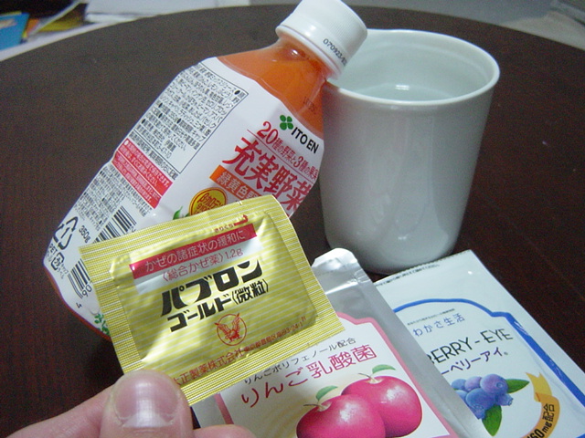 風邪ひいたので　パブロンと一緒に飲むだよー