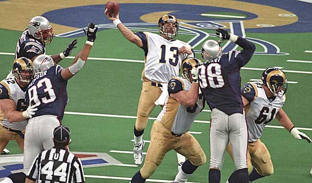 Kurt Warner throws against the Patriots on Feb. 3, 2002. (Getty Images)