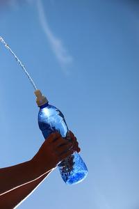 飲むタイミングや量には注意が必要？ 熱中症対策に正しい水分補給を