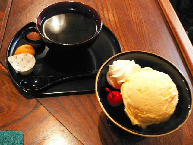 珈琲蔵ぬりの里 - 料理写真:バニラアイスと珈琲