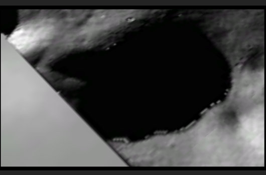 1704_ufoonthemoon_1.jpg
