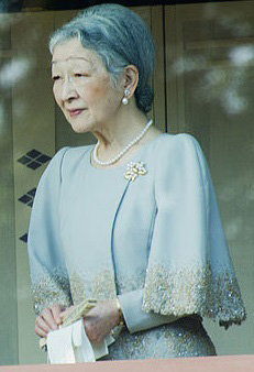 Emperor_Akihito_and_Empress_Michiko_of_Japan_-_Tokyo_Imperial_Palace_-_2_Jan_2013ver2.jpg