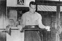 Masutatsu_Oyama_being_trained.jpg