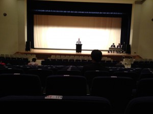 抽選会の結果が読み上げられます