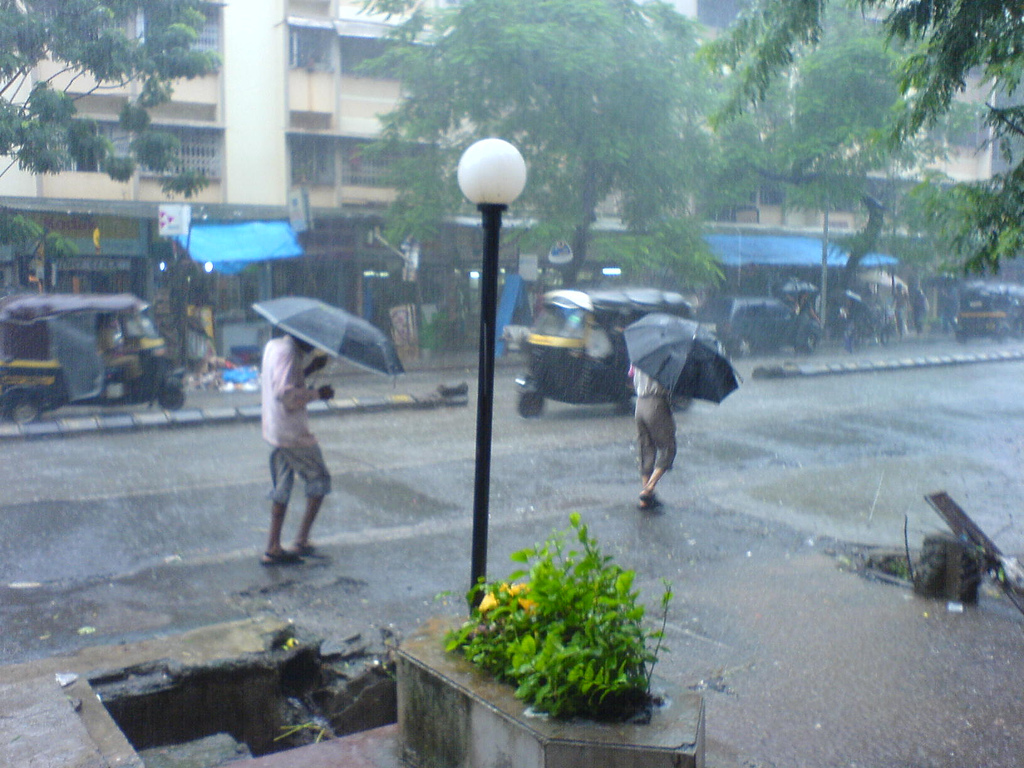モンスーンの激しい雨、ムンバイ