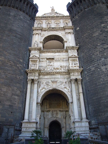 File:Napoli - Castel Nuovo Arco trionfale 1030697.JPG