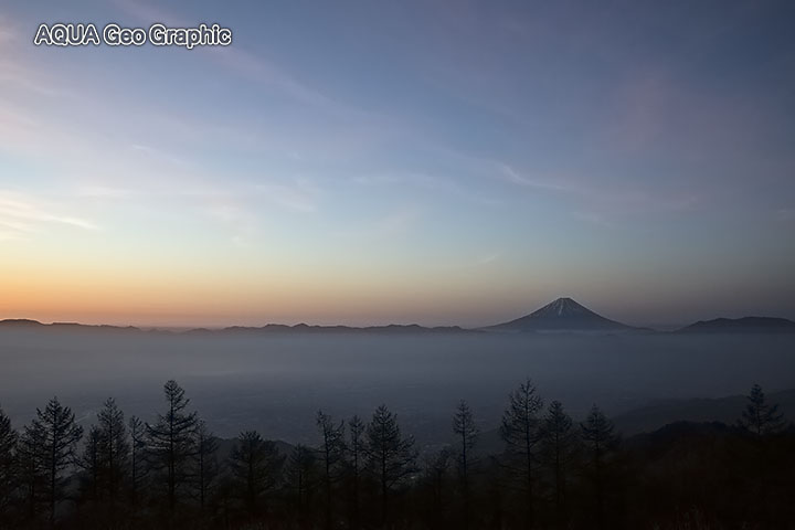 甘利山から富士山 甲府盆地の夜景 夜明け 雲海