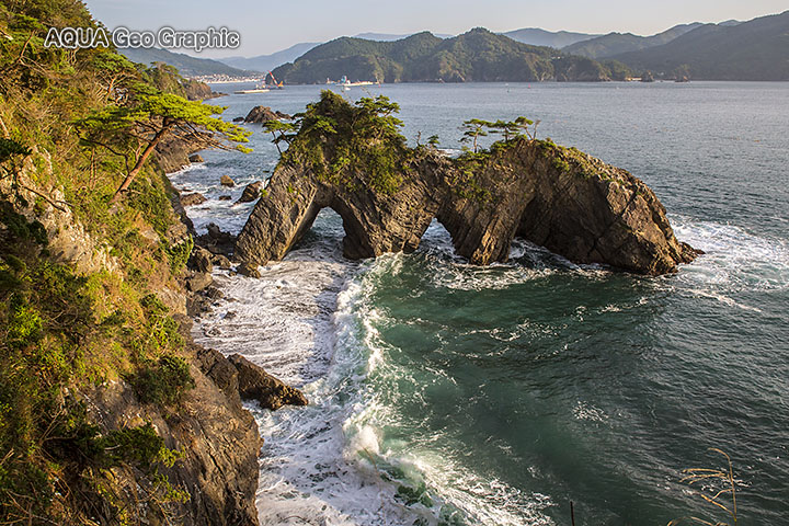 碁石海岸の「穴通磯」