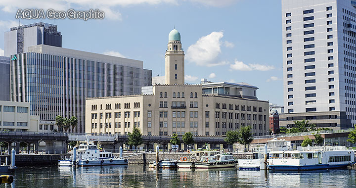 横浜港 横浜観光　クィーンの塔（横浜税関）