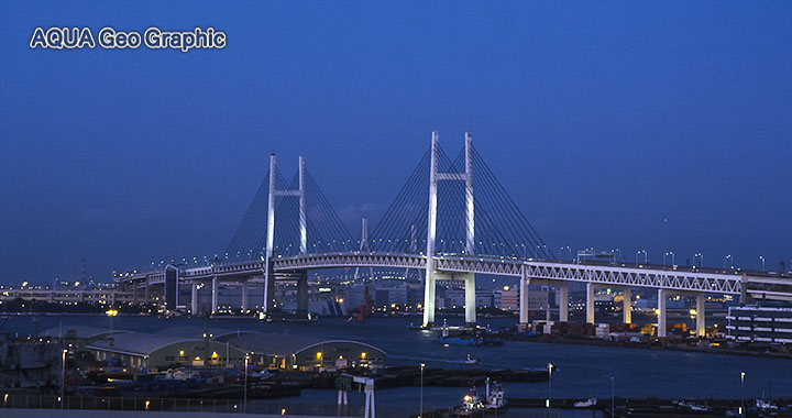 横浜港 横浜観光　横浜ベイブリッジ
