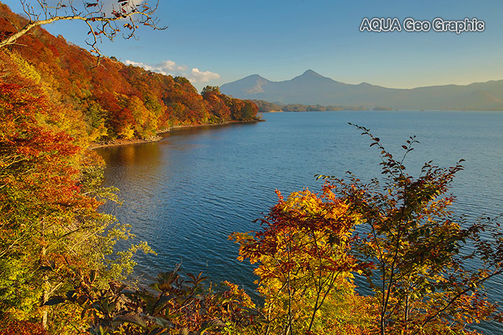 裏磐梯の紅葉　桧原湖　磐梯山