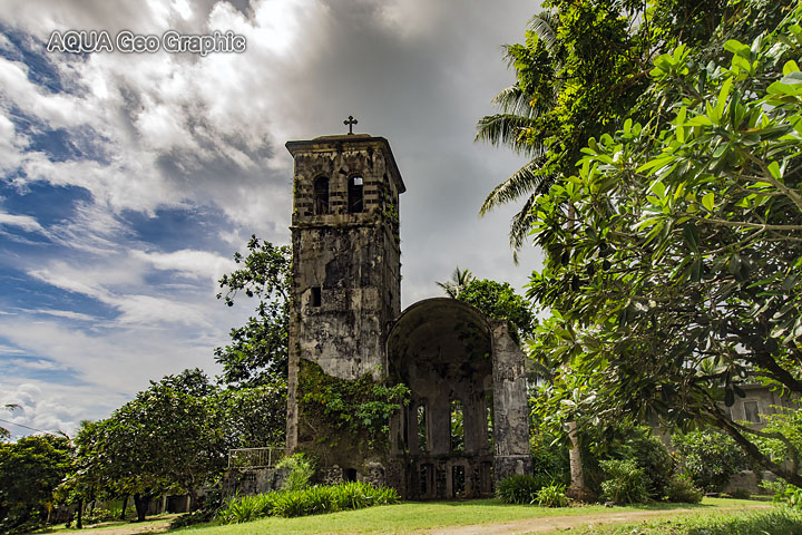 コロニア　ドイツ統治時代の教会と鐘楼 Pohnpei Micronesia FSM ミクロネシア　ポナペ島　ポンペイ島　南国リゾート