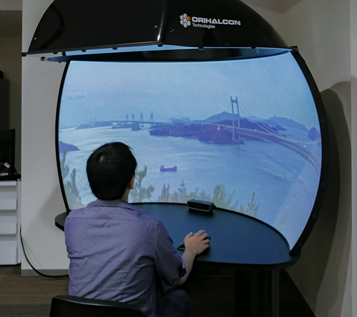 据え置き型360度VR対応広視野角ディスプレイ「Panoworks」