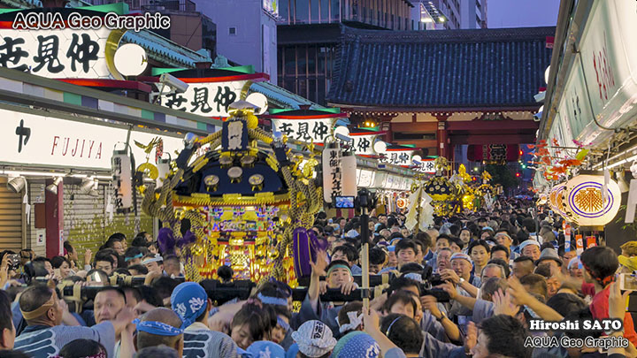 浅草の三社祭（浅草神社例大祭） 宵宮 東京夜景
