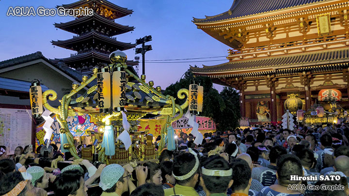 浅草の三社祭（浅草神社例大祭） 宵宮 東京夜景