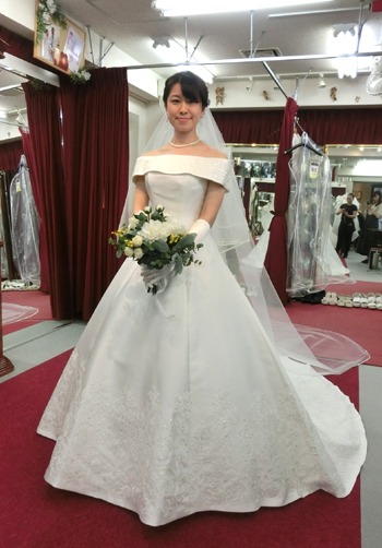 ドレスはシモンヌ 軽井沢 高原教会で結婚式です ウェディングドレスショップ アトリエアンのブログ