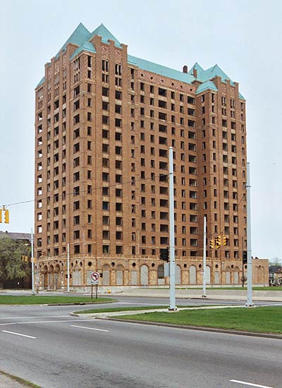 http://www.forgottendetroit.com/leeplaza/images/01.jpg
