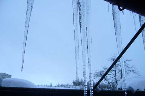 氷柱です。ちなみに私の自宅です・・・。