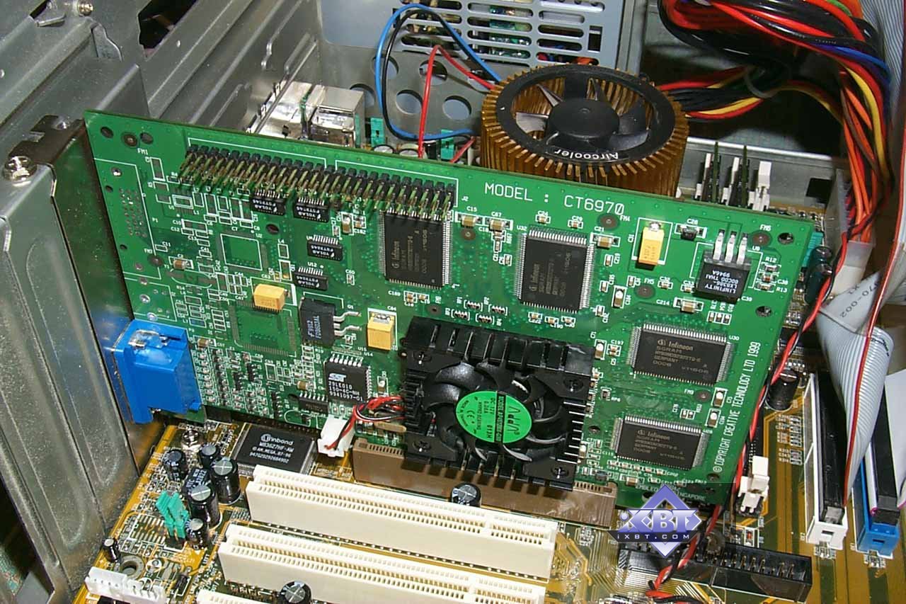 Nvidia GeForce FX 5500 / 256MB DDR / AGP.