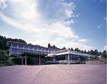 三陸海岸を望む高台に建つ