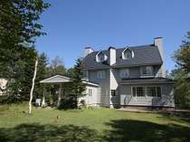 優雅に佇む夕暮れの全景