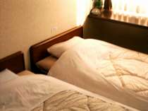 ２F洋室。バスタオル・浴衣・歯ブラシ付。ペット不可。