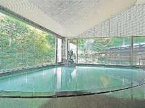 大浴場は、男性用・女性用それぞれご用意。外には露天がございます