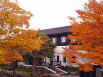 八幡平エリアの紅葉見頃は９月下旬から１０月中旬です