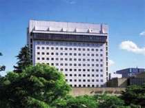 仙台市中心部の定禅寺通り沿いに位置。官公庁・繁華街徒歩５分。