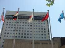 ご宿泊の外国人のお客様の国旗を掲揚し、お出迎えしております。