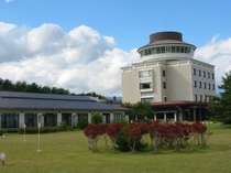 グラウンドゴルフ場より　本館写真