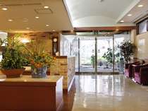 明るくキレイなロビー☆府中でのご宿泊は【ホテル中央館】へ！皆様のお越しをお待ちしております。