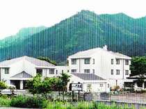 奥久慈の自然に抱かれた当館の全景