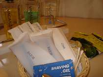 種類豊富なアメニティ！バス付きのお客様は入浴剤付きです。その他ヘアトニックやスキンウォーターも！