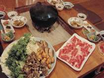 短角和牛リブロースはたっぷりの野菜としゃぶしゃぶで。手作り料理も好評です