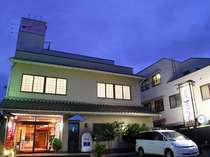 和倉温泉の中心、総湯にも程近い周辺観光にも便利な立地♪