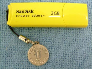 ＵＳＢメモリに取り付けているキーホルダー