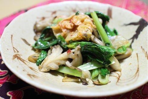 今日のキムチ料理レシピ：小松菜とまいたけのキムチ炒め