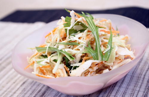 今日のキムチ料理レシピ：にんじんとキャベツのピリ辛コールスローサラダ