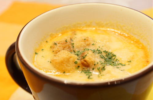 今日のキムチ料理レシピ：たまねぎとキムチのミルクスープ