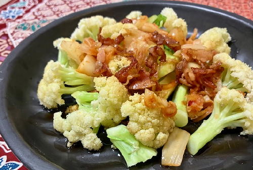 今日のキムチ料理レシピ：カリフラワーのベーコンキムチドレッシング