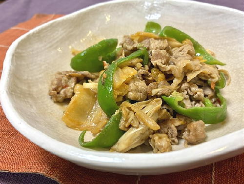 今日のキムチ料理レシピ：牛肉と舞茸のキムチみそ炒め