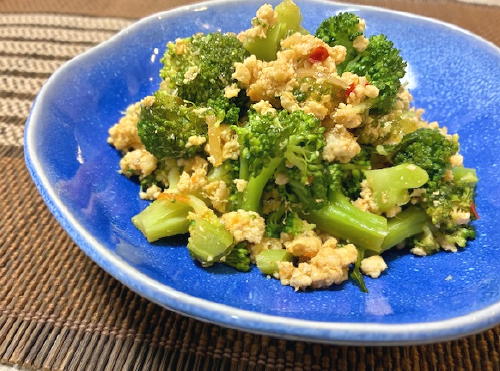 今日のキムチ料理レシピ:ブロッコリーのキムチそぼろ煮