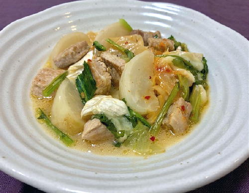 今日のキムチ料理レシピ：豚肉とカブのキムチチーズ蒸し