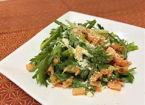 今日のキムチ料理レシピ：春菊のキムチチーズサラダ